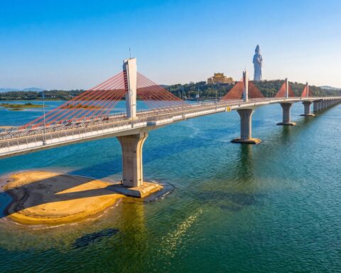 Hạ tầng nghìn tỷ mở lối cho những vùng biển mới ở Quảng Ngãi