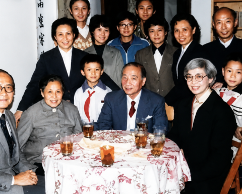 Gia tộc hiếm hoi giàu suốt 17 đời: Sở hữu gần 1.000 căn nhà, con cháu nối nhau học Harvard