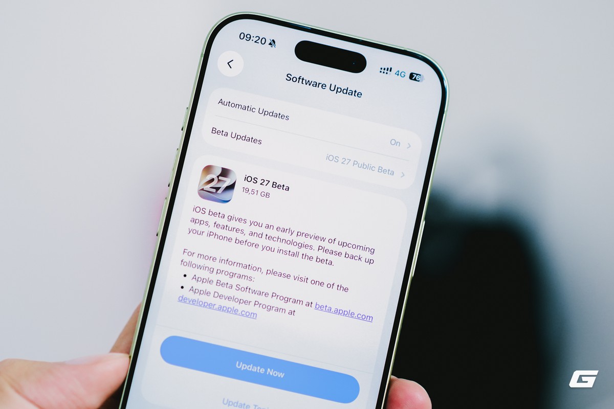 Apple phát hành iOS 27 Public Beta đầu tiên: Siri nâng cấp AI mạnh nhưng không phải ai cũng dùng được