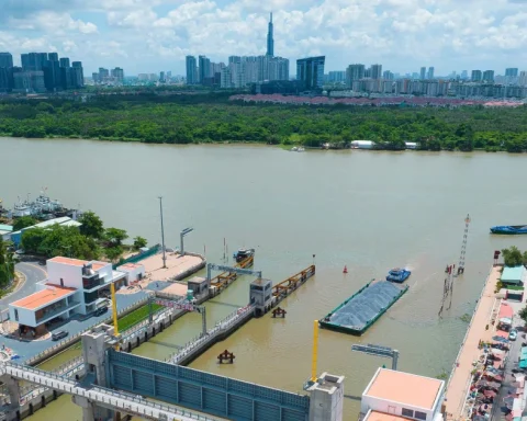 Thi công dự án chống ngập 10.000 tỷ, kênh Tẻ – Đôi tạm cấm luồng