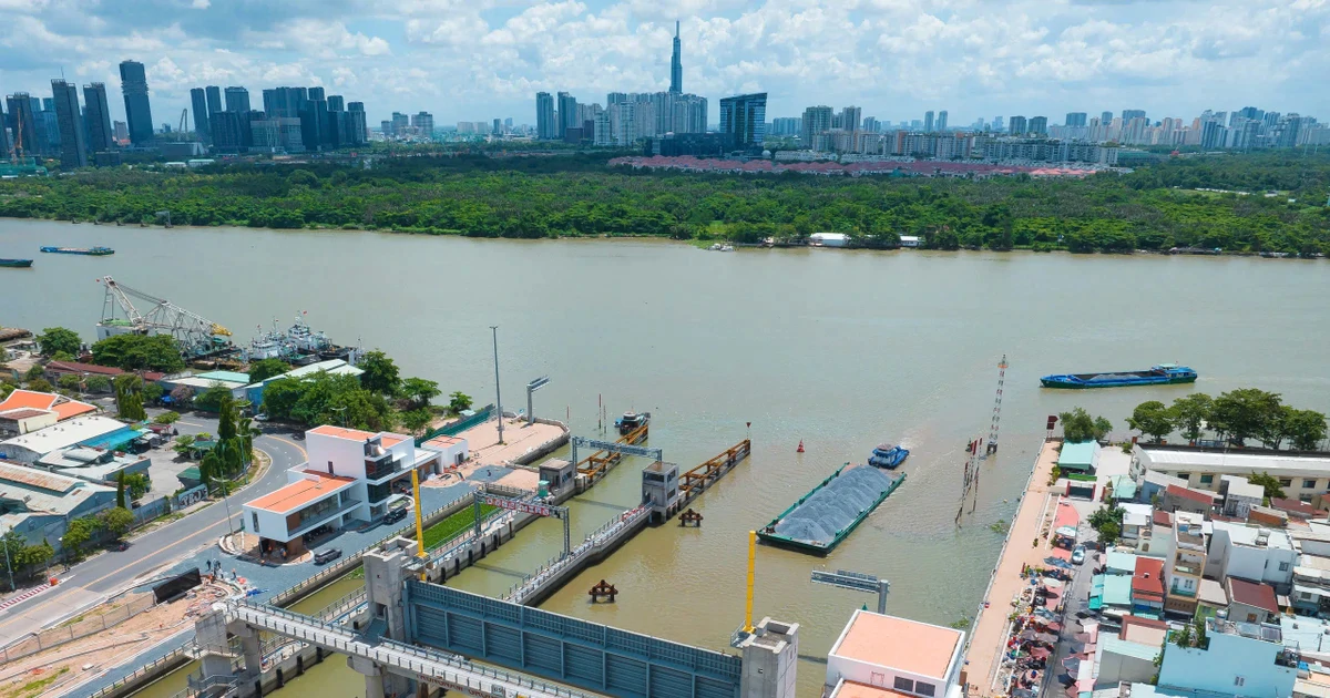 Thi công dự án chống ngập 10.000 tỷ, kênh Tẻ – Đôi tạm cấm luồng
