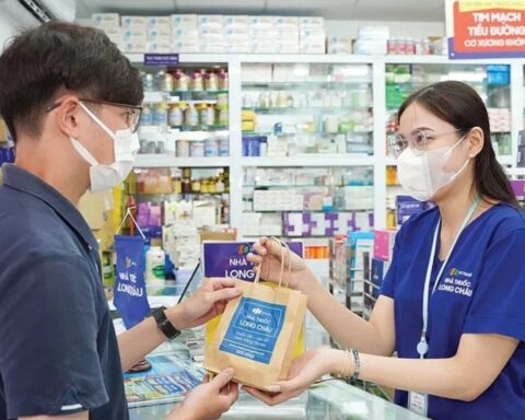 Hé lộ thu nhập của dược sỹ Long Châu, có người được thưởng Tết đến 127 triệu đồng