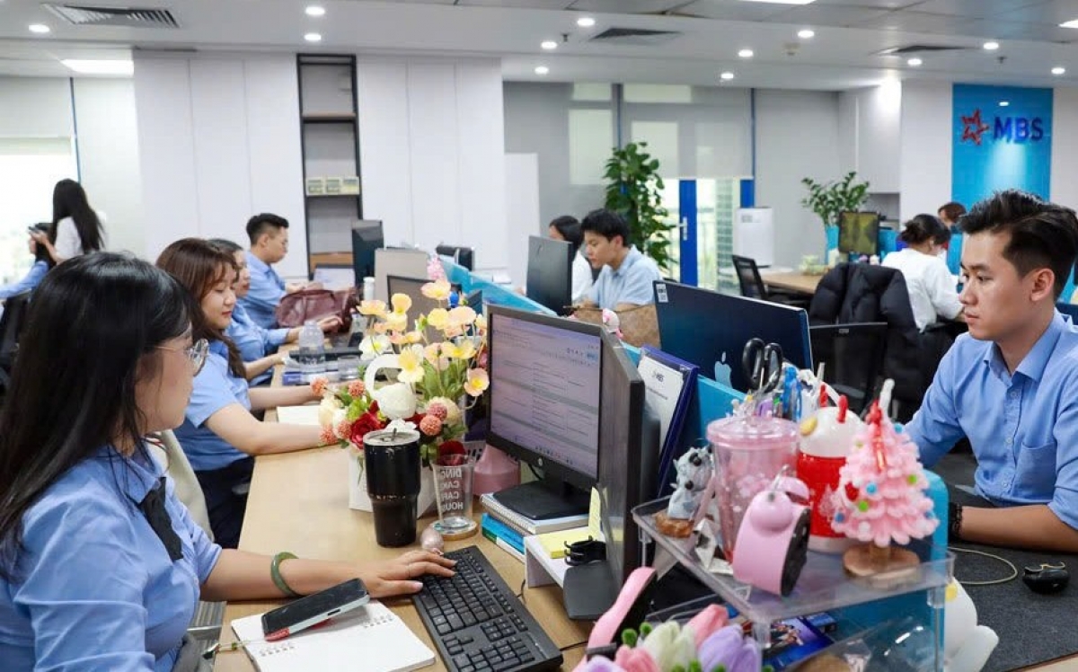Đào tạo nhân lực chất lượng cao  –  chìa khóa nâng chất thị trường chứng khoán