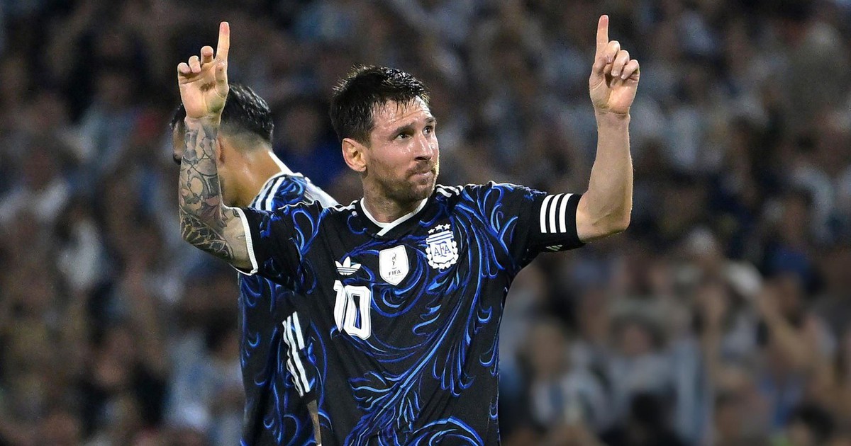 Argentina đệ đơn gửi FIFA xin đổi màu áo trận bán kết World Cup: Ký ức Maradona gợi về, tuyển Anh hãy coi chừng!