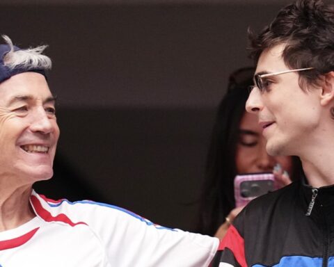 Timothée Chalamet tiếc nuối nhìn tuyển Pháp thua Tây Ban Nha, vẫn gây sốt với khoảnh khắc hội ngộ David Beckham trên khán đài World Cup