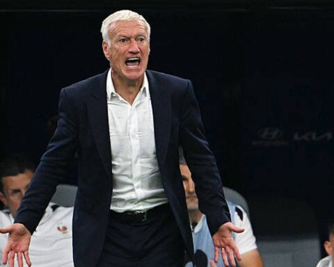HLV Deschamps gay gắt sau thất bại của Pháp trước Tây Ban Nha: “Trọng tài có đủ trình độ không?”