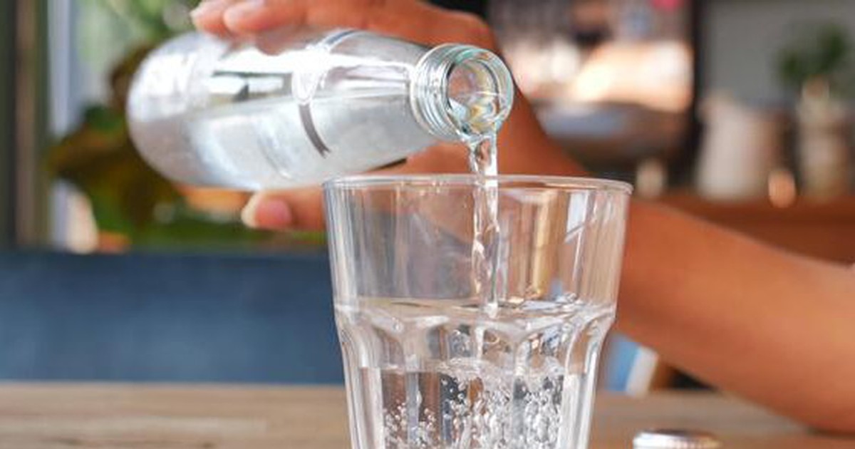 Bài viết dành cho những người hay uống 1 cốc nước lớn ngay khi thức dậy