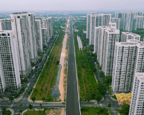 Hiện tượng mới trên thị trường TP.HCM: Giá nhiều căn hộ bằng nhà ở thấp tầng