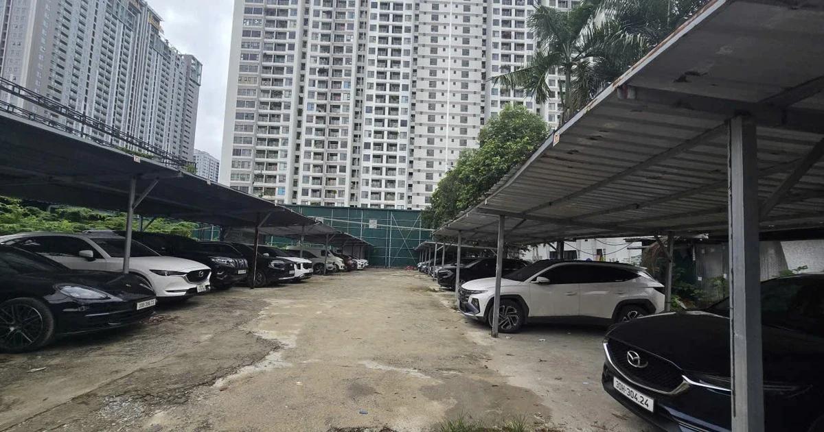 Khu ‘đất vàng’ biến tướng thành bãi gửi xe và chợ cóc