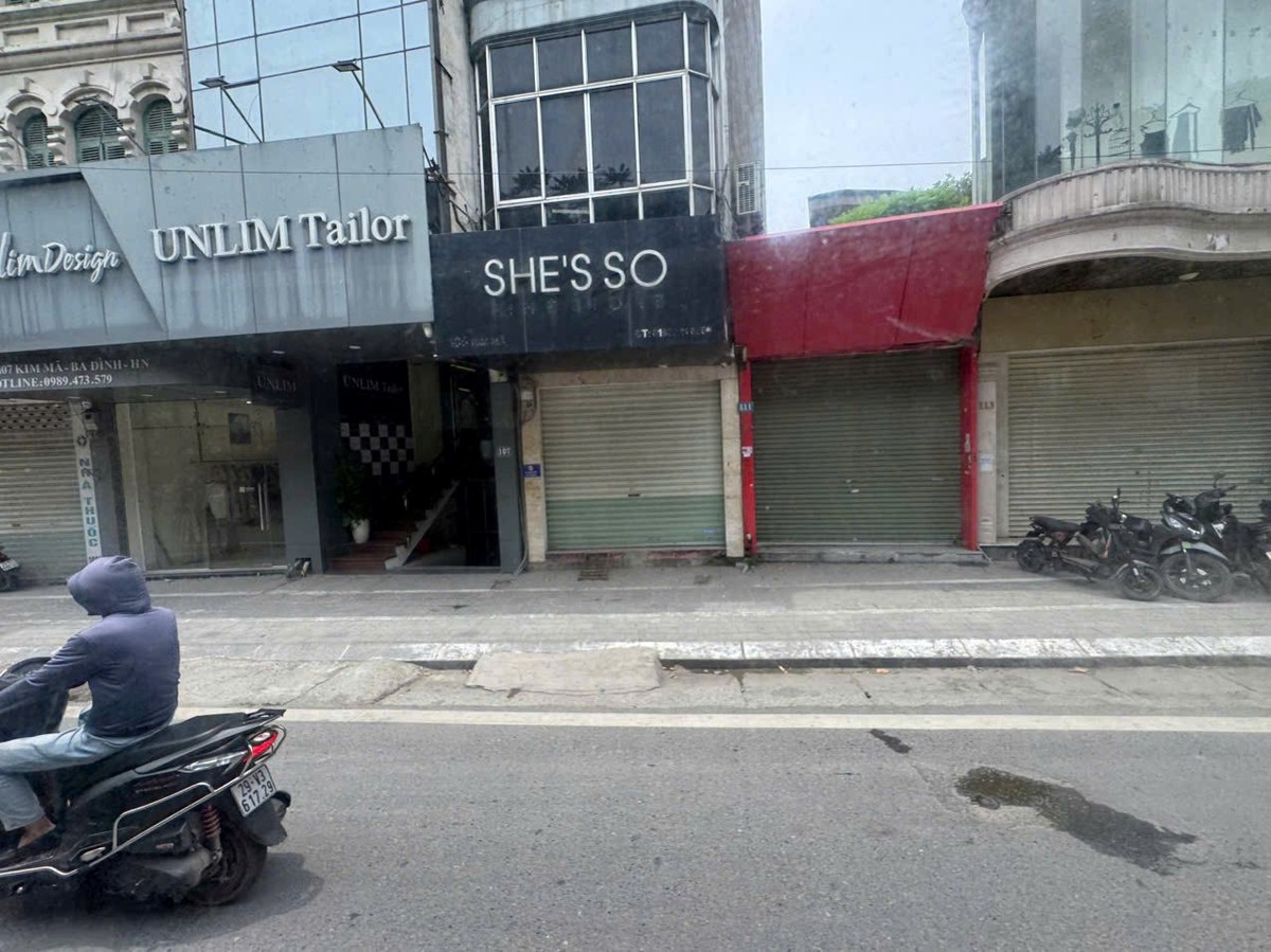 Thời hoàng kim đi qua, nhà mặt phố Hà Nội ồ ạt treo biển tìm khách