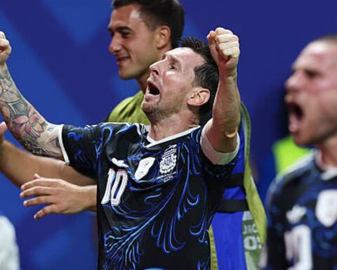 Messi xuất thần giúp Argetina ngược dòng ngoạn mục 2-1 Anh trong 5 phút, giành vé vào chung kết World Cup gặp Tây Ban Nha