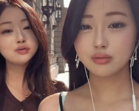Cặp song sinh gây sốt Nhật Bản: Đẹp từ visual đến style, bố mẹ flex cả đời cũng được