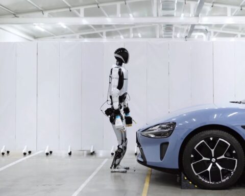 Kỷ nguyên mới của công nghiệp ô tô, robot nhân hình Xiaomi lắp ráp xe điện đạt tỷ lệ thành công 98%