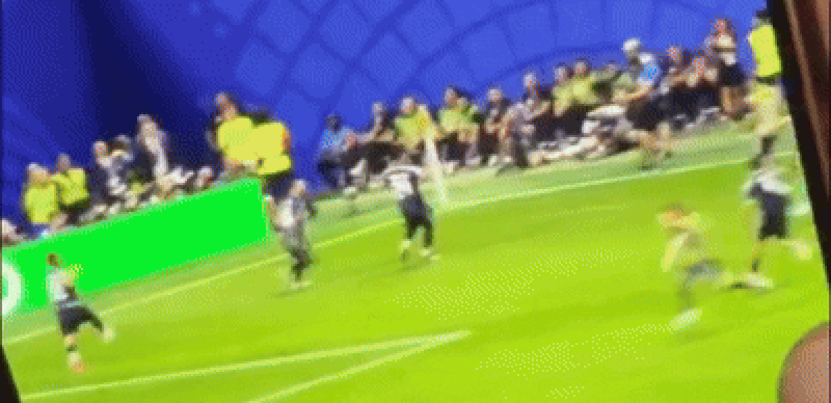 Video làm rõ nguyên nhân cậu Be Bellingham nổi điên tát cầu thủ Argentina