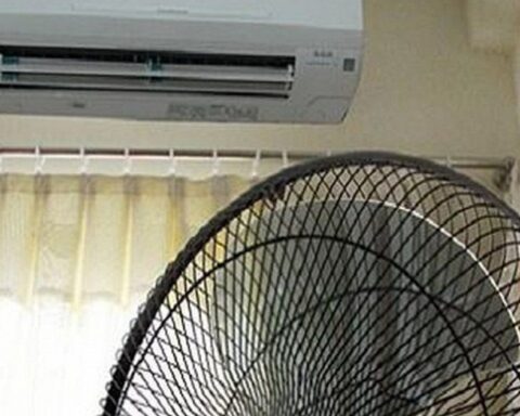 Lời khuyên cho gia đình bật điều hòa + bật quạt suốt đêm