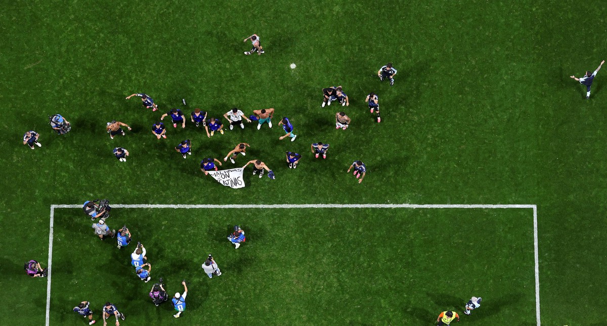 FIFA vào cuộc điều tra màn ăn mừng của Argentina trước trận chung kết World Cup: Messi và các đồng đội đối diện án phạt
