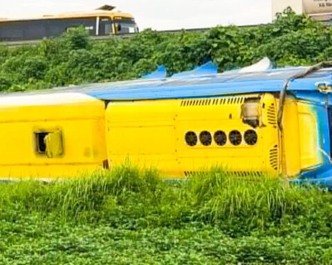Xe khách lao khỏi cao tốc, 4 người tử vong: Nhân chứng kể phút cứu hơn 10 người mắc kẹt
