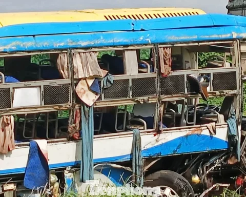 Khẩn trương làm rõ nguyên nhân vụ lật xe khách trên cao tốc khiến 4 người tử vong