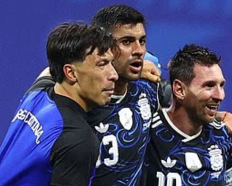 Huyền thoại bóng đá Anh tiếp tục “khẩu chiến” dữ dội với cầu thủ Argentina: “Họ thắng là nhờ có Messi gánh còng lưng thôi”