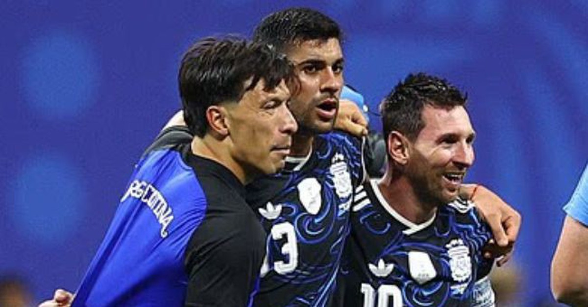 Huyền thoại bóng đá Anh tiếp tục “khẩu chiến” dữ dội với cầu thủ Argentina: “Họ thắng là nhờ có Messi gánh còng lưng thôi”
