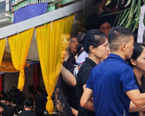 Xót xa 4 đám tang trên một con phố ở Thái Nguyên sau vụ tai nạn xe khách: “Toàn các cháu nhỏ, thương lắm…”