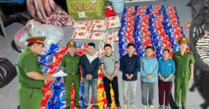 Công an ập vào kiểm tra, khám xét lúc 10 sáng, bắt tạm giam quản lý Phạm Thị Phương SN 1978