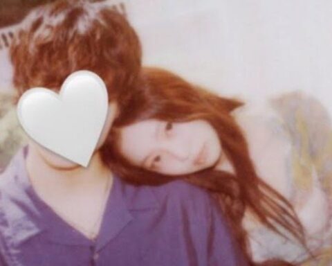 Đánh úp lúc nửa đêm: Jennie (BLACKPINK) tự đăng ảnh tình tứ với trai lạ
