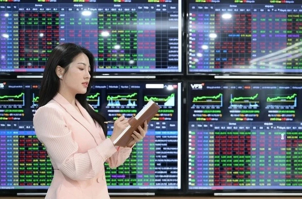 Sếp doanh nghiệp và người nhà ‘đua’ bắt đáy cổ phiếu