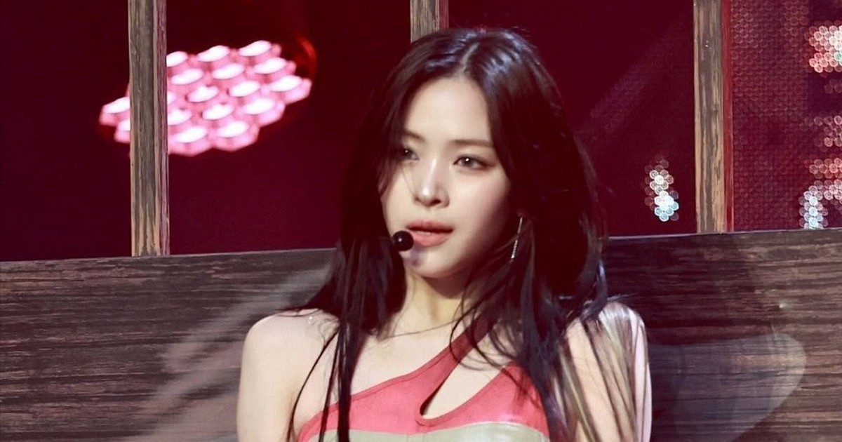37 triệu người phát hoảng khi nữ ca sĩ vô tư làm điều “nhạy cảm” giữa concert