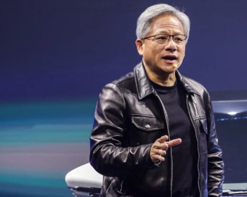 Áo khoác da biểu tượng của Jensen Huang được đấu giá gần 1 triệu USD: Toàn bộ số tiền sẽ hỗ trợ các tài năng công nghệ trẻ