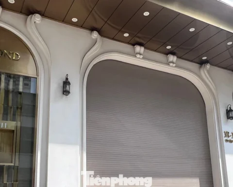 Ồ ạt đóng cửa hàng kim cương, điều gì đang xảy ra?