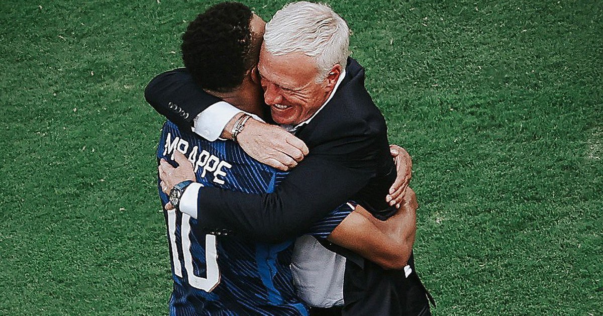 Mbappe viết tâm thư đẫm nước mắt chia tay HLV Deschamps: “Đáng lẽ sẽ có đoạn kết viên mãn, nhưng chúng ta đã thất bại”