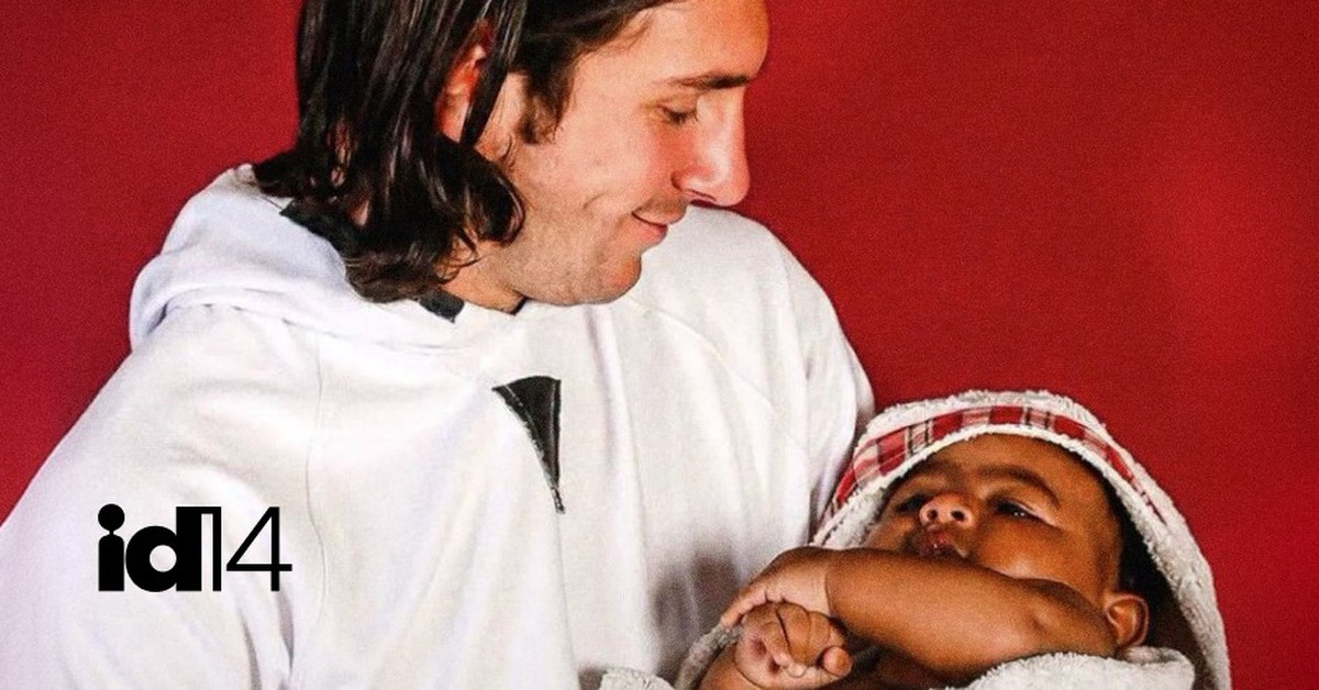 Lionel Messi & Lamine Yamal: Cái chạm tay gần hai thập kỷ và sự kỳ diệu của bóng đá