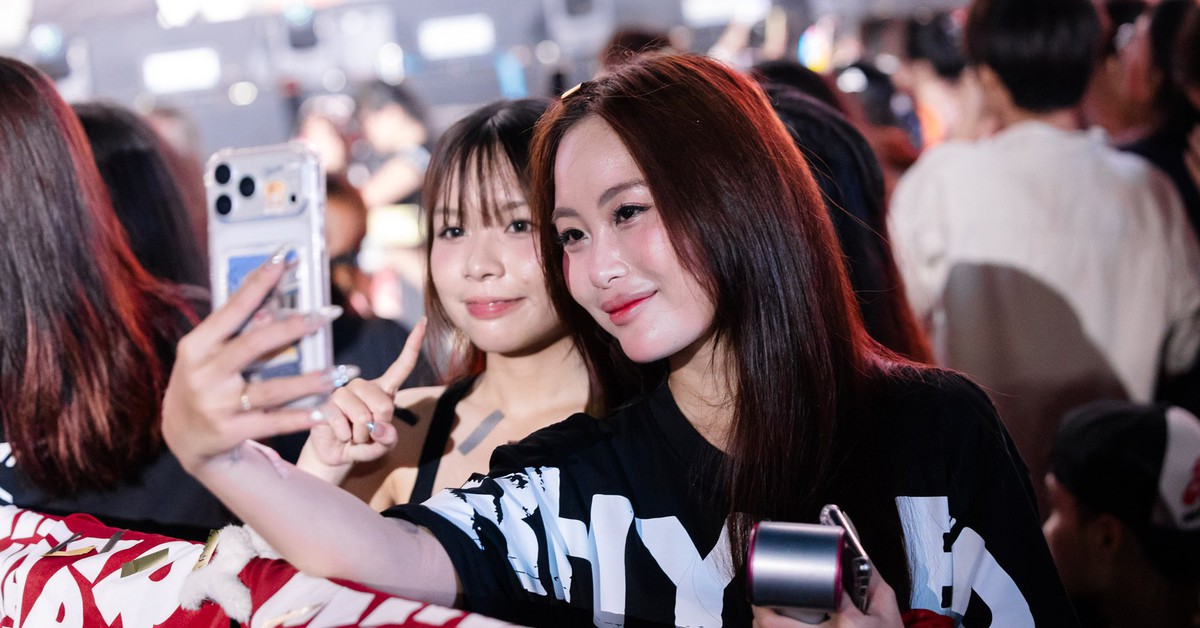 Trọn vẹn cảm xúc hướng về chung kết World Cup 2026: Dàn sao bùng nổ, hàng nghìn người đếm ngược