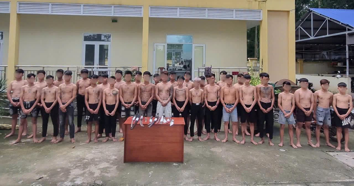 Công an bất ngờ ập vào sân bóng kiểm tra lúc 20h, 38 thanh thiếu niên từ 14 đến 18 tuổi bị triệu tập