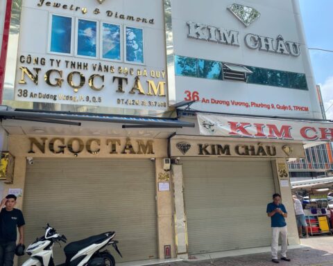 Người TP.HCM ‘toát mồ hôi’ đi bán kim cương