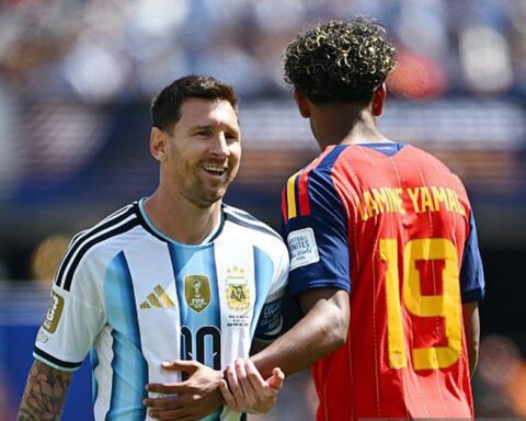 Messi gặp lại Lamine Yamal sau 19 năm: Hai chú cháu cười nói vui vẻ giữa trận World Cup căng thẳng