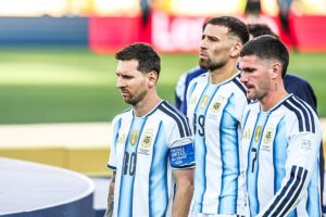 Argentina của Messi lập kỷ lục buồn chưa từng có trong lịch sử World Cup: 90 phút không sút được quả nào
