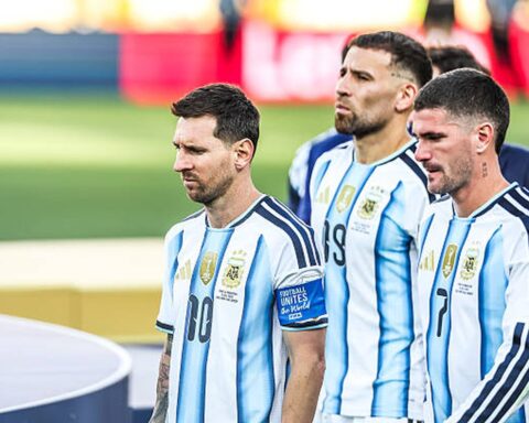 Argentina của Messi lập kỷ lục buồn chưa từng có trong lịch sử World Cup: 90 phút không sút được quả nào