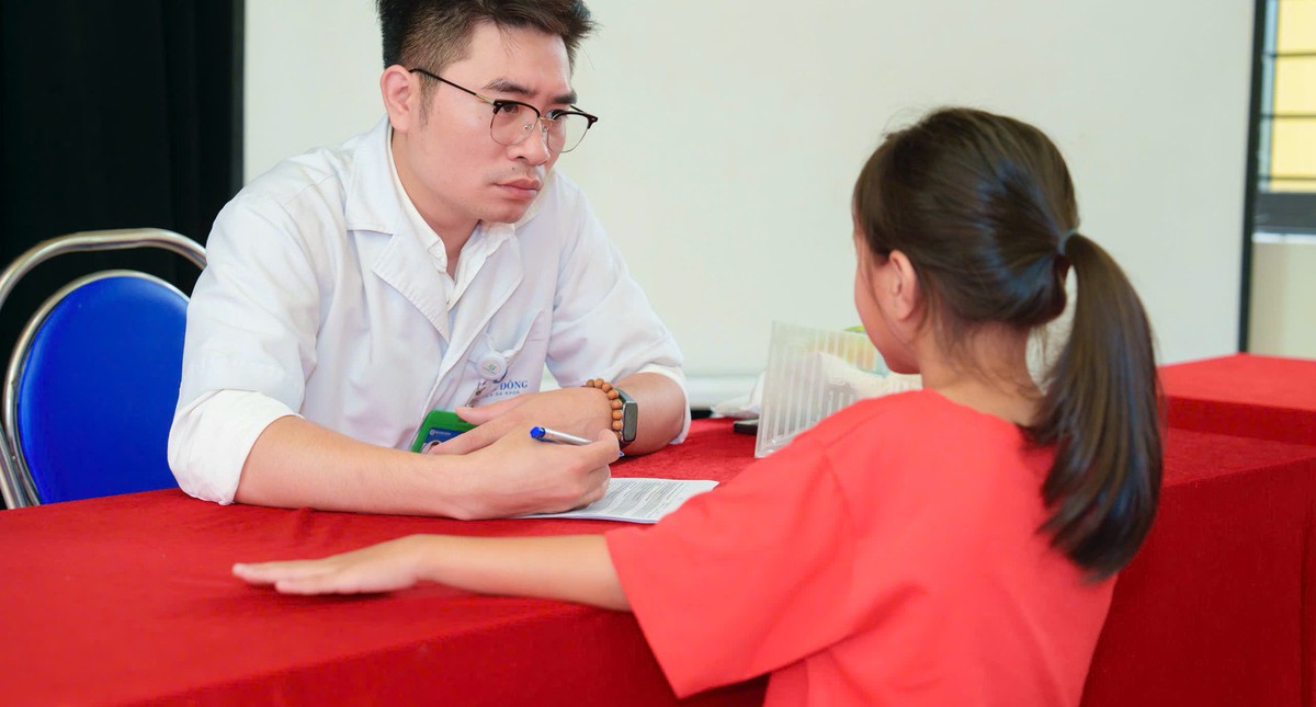“Cháu gần như không nhớ khuôn mặt của mẹ”: Lời tâm sự của cô bé 14 tuổi khiến chuyên gia xót xa