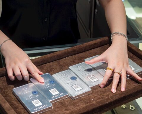 Dự báo giá bạc biến động mạnh, chuyên gia khuyến nghị tránh mua đuổi