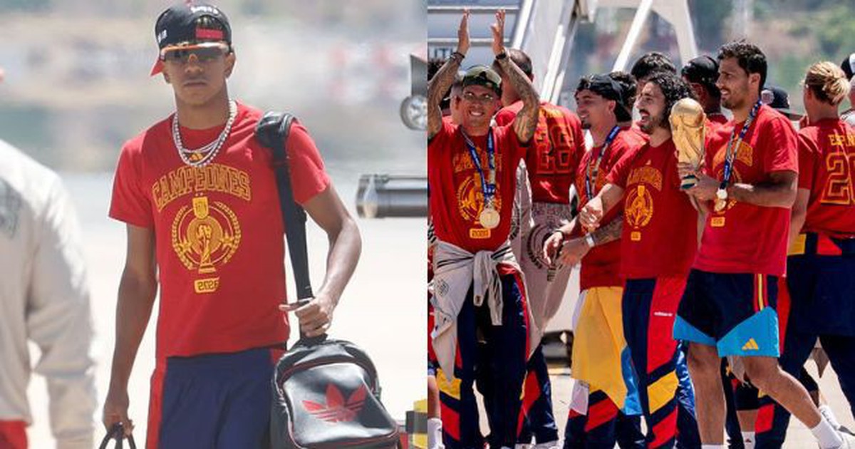 ĐT Tây Ban Nha vinh quang mang cúp vàng World Cup về nước, Lamine Yamal chiếm spotlight với phong cách “boy phố”