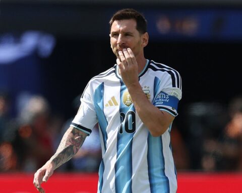 Báo Argentina: Messi lừa 8 tỷ người, phải điều tra