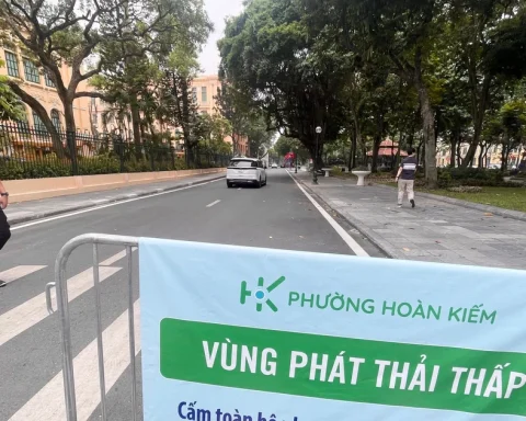 Mục sở thị điểm trung chuyển, bãi đỗ vùng phát thải thấp Hà Nội