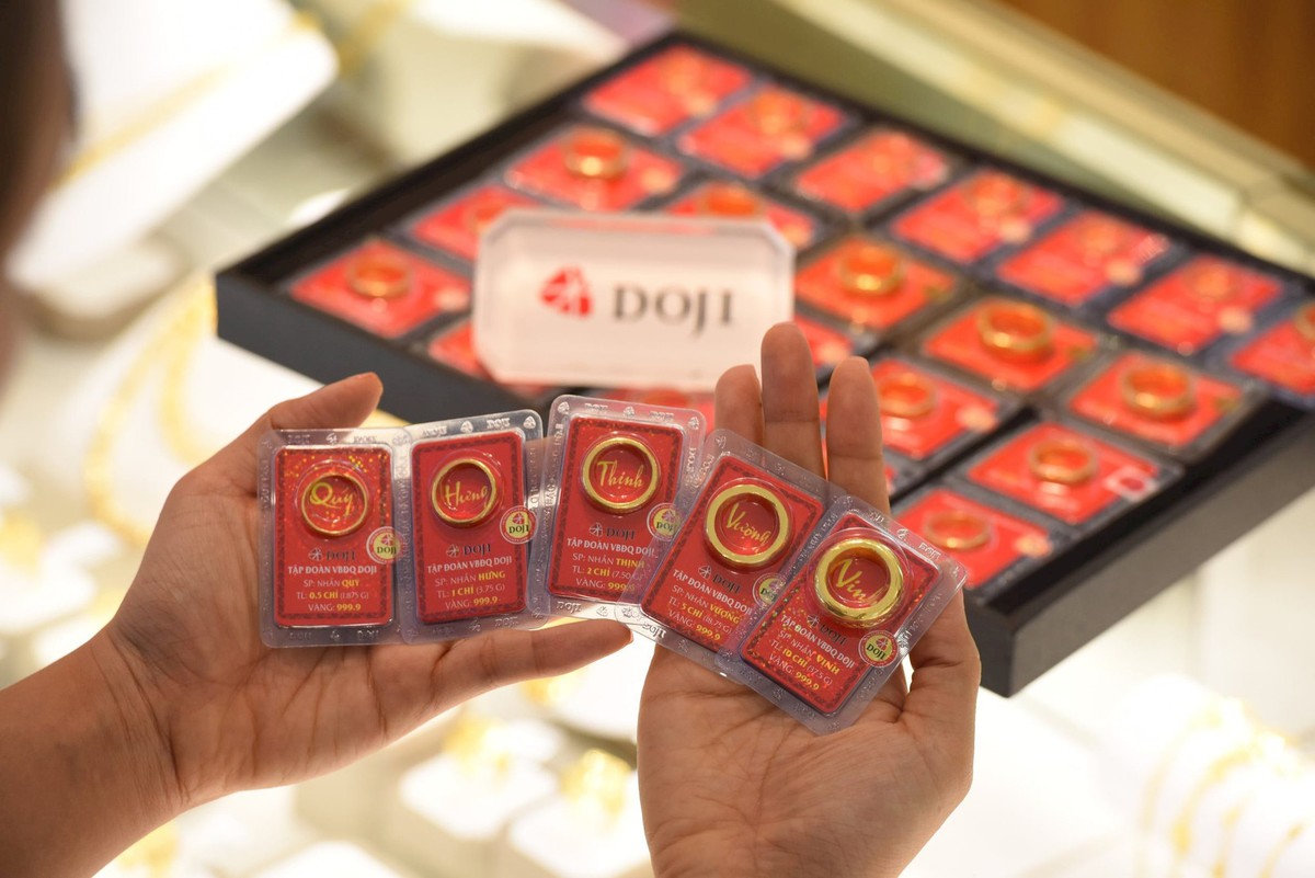 Bất ngờ: DOJI bán vàng thấp hơn giá niêm yết