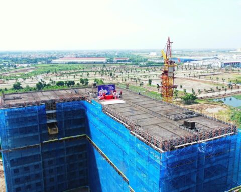 Hòa Phát cất nóc công trình hơn 800 căn nhà ở xã hội tại Hưng Yên