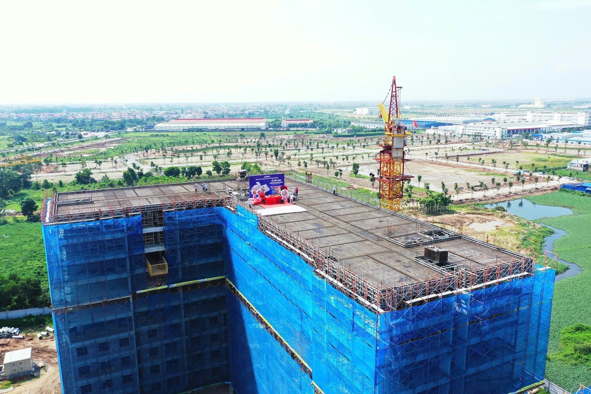 Hòa Phát cất nóc công trình hơn 800 căn nhà ở xã hội tại Hưng Yên
