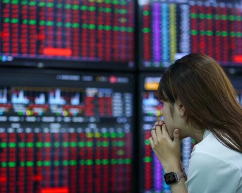 Vì sao chứng khoán liên tục mất điểm, giảm thanh khoản?