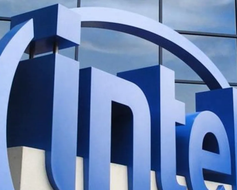 Intel tiếp tục tái cơ cấu hoạt động trong lĩnh vực AI