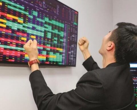 Một cổ phiếu chứng khoán “bốc đầu” tăng kịch trần sau khi báo lãi quý 2 đột biến